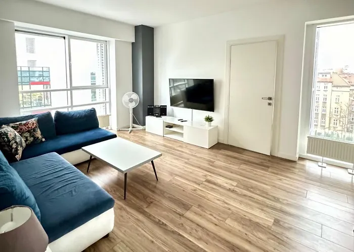 Towarowa Apartment *