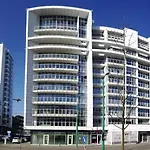 Towarowa Apartment *
