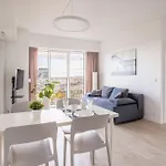 Towarowa Apartment *